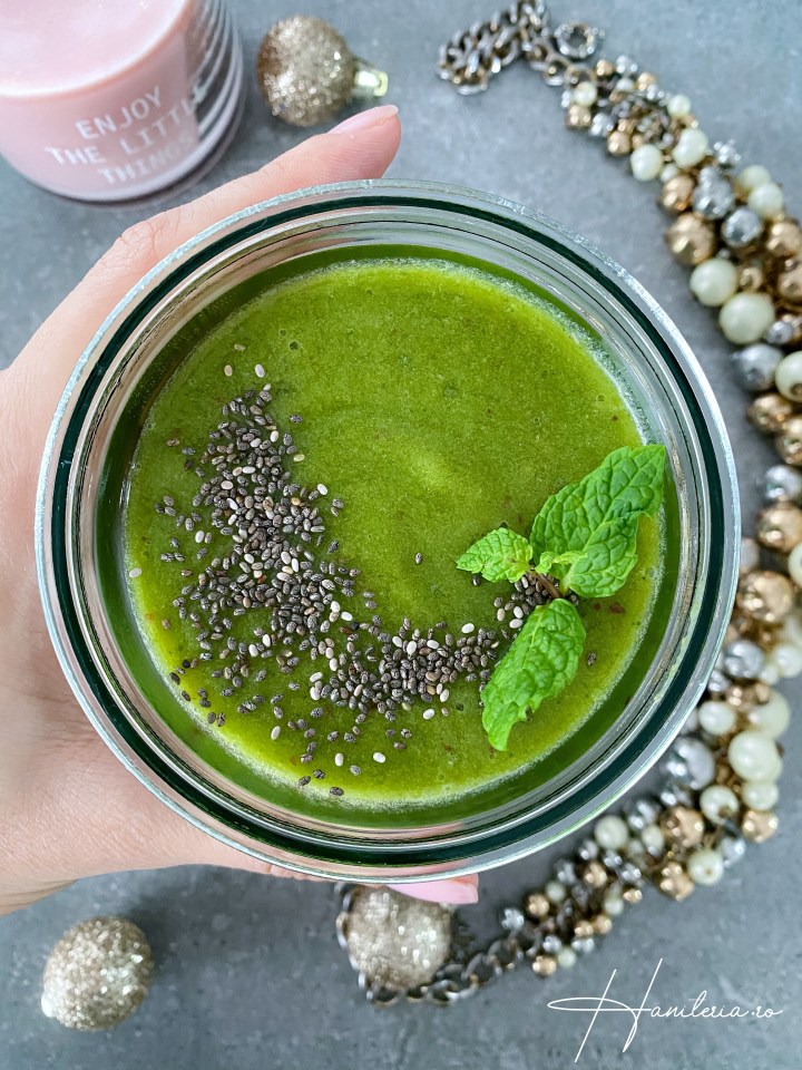 Smoothie verde cu spanac si&nbsp;menta