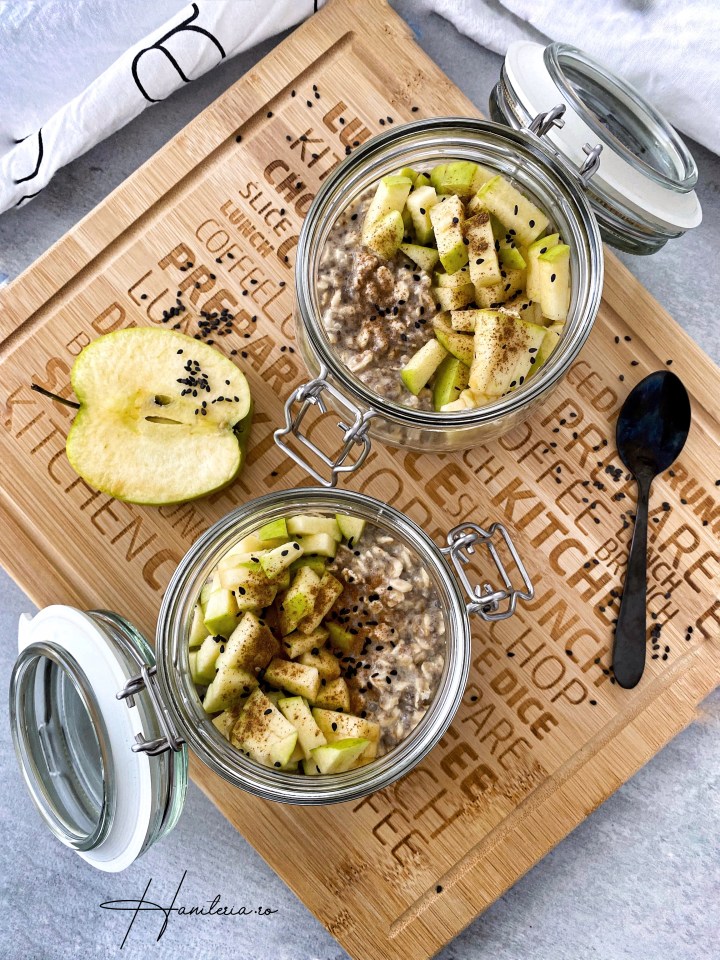 Terci de ovaz la rece cu mar si scortisoara (overnight&nbsp;oats)