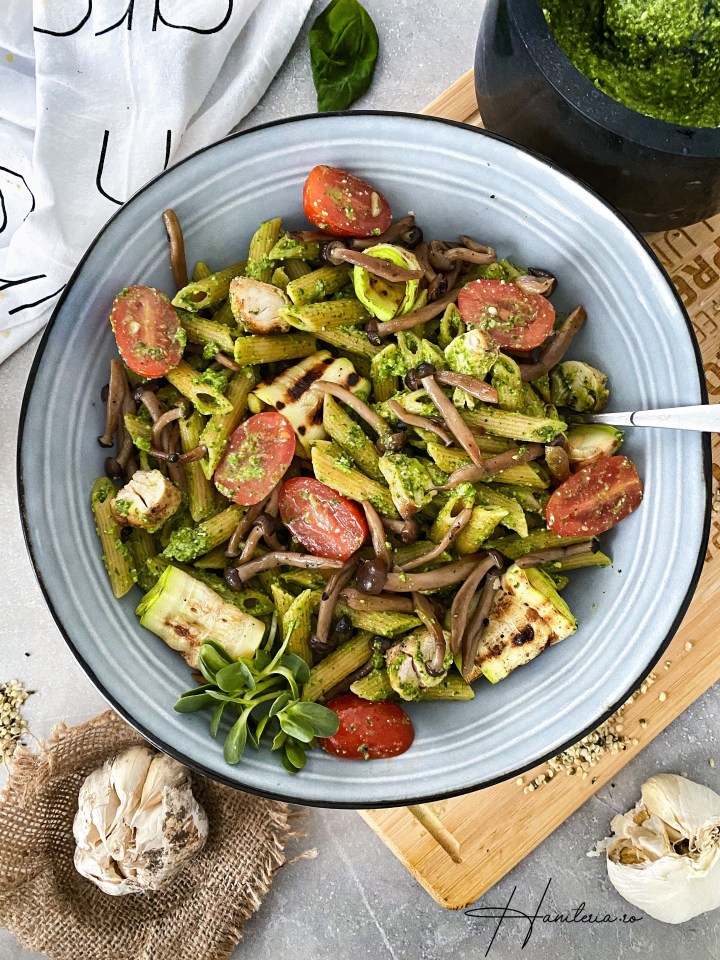 Paste cu pesto, ciuperci si dovlecel la&nbsp;gratar